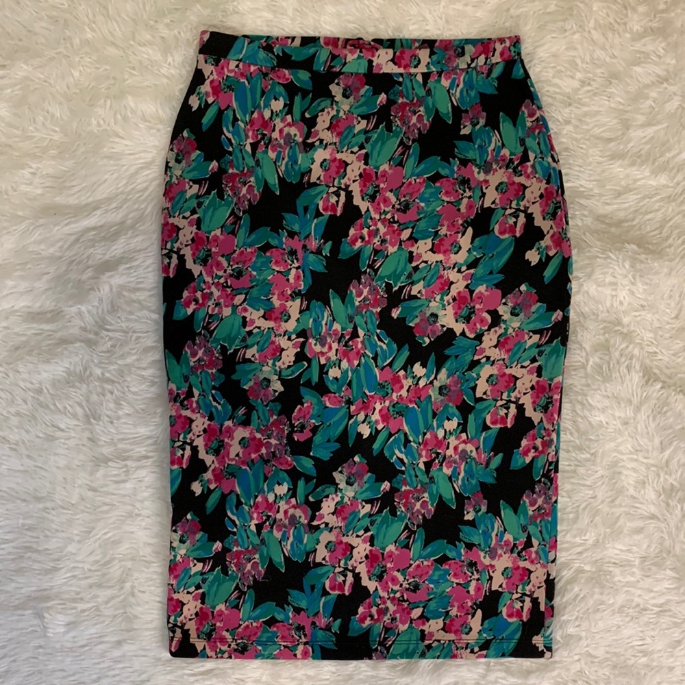 I ❤️ Ronson Floral Skirt Size Small
